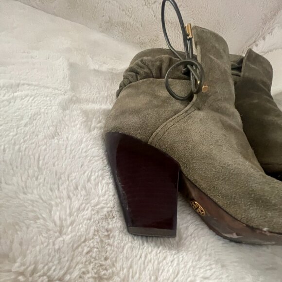 Tory Burch Lila Green Leather (Suede) Women's Bootie Size: 5.5 - Picture 9 of 16